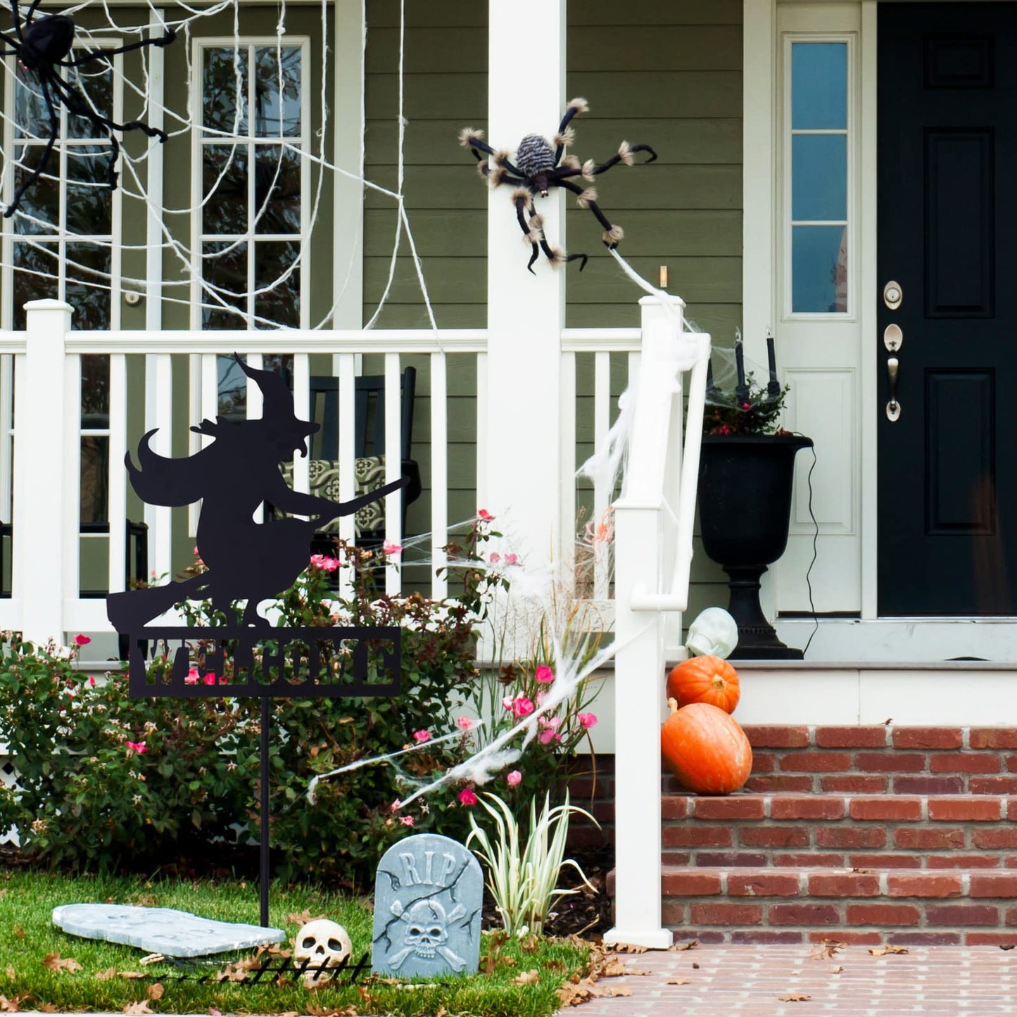 Whaline Halloween Welcome Sign with Stake Spooky Witch on Broom Door Hanger Sign Black Witches Silhouette Garden Stakes for Halloween Home Outdoor Garden Outside Yard Lawn Patio Decor