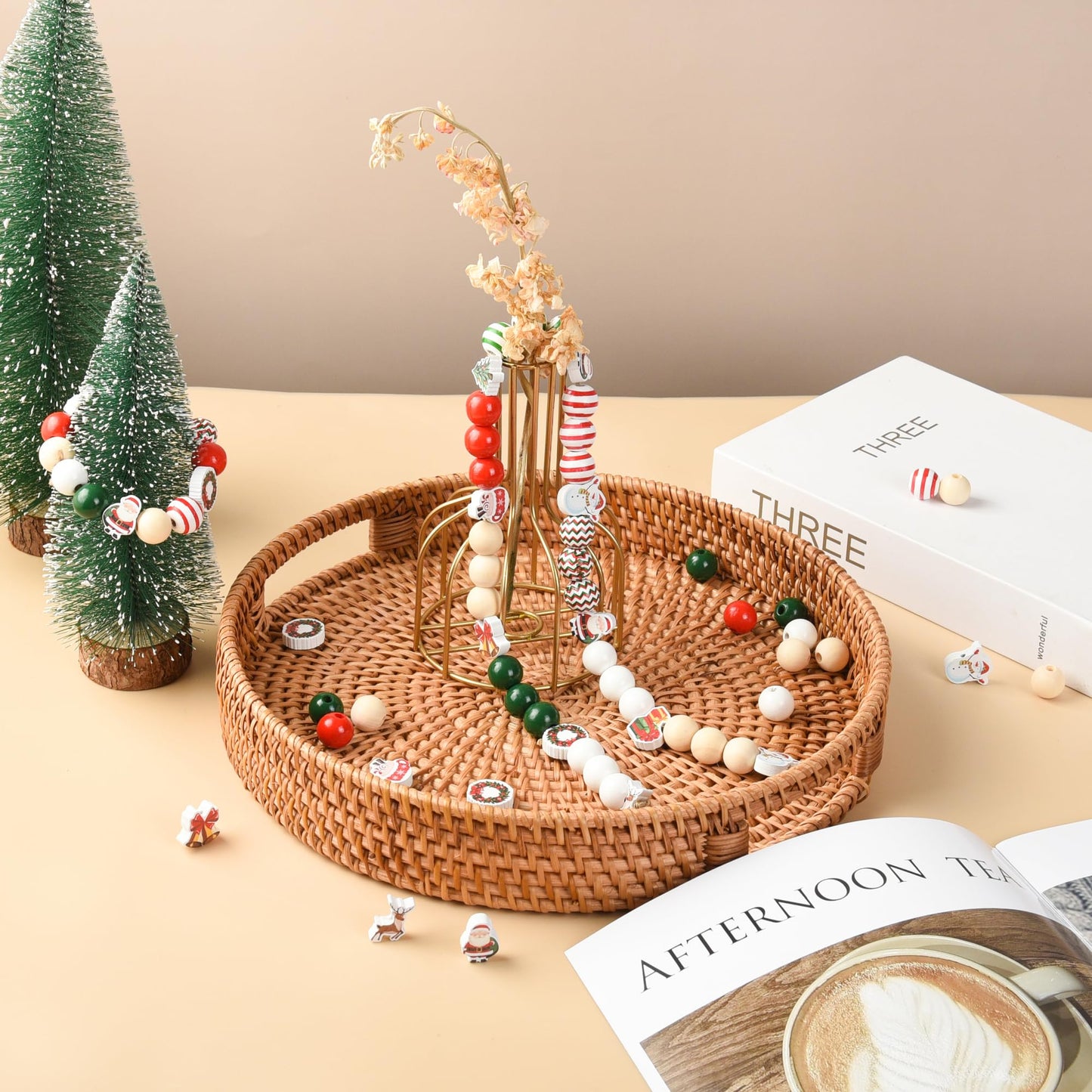 240 Pieces Christmas Wooden Beads Red Green Wood Beads Snowman Gingerbread Santa Deer Craft Bead with Hole for Winter Holiday Garland Making Xmas Home Tree Hanging Decoration