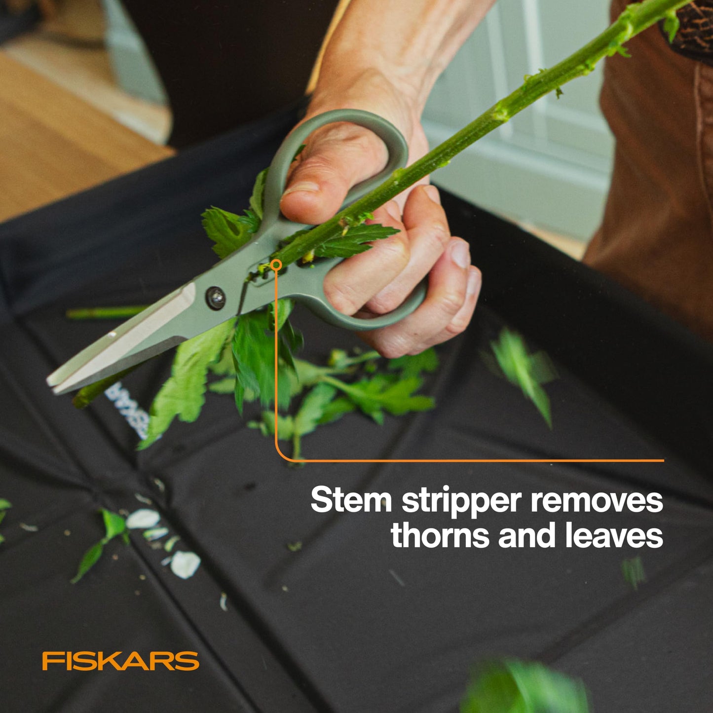 Fiskars Plant Shaping Shears & Holder, Precision Indoor Gardening Snips with Storage Caddy, Forged Stainless Steel Blades for Clean Cuts on Broad Leaves, Ambidextrous Handles & Stem Stripper, 6"