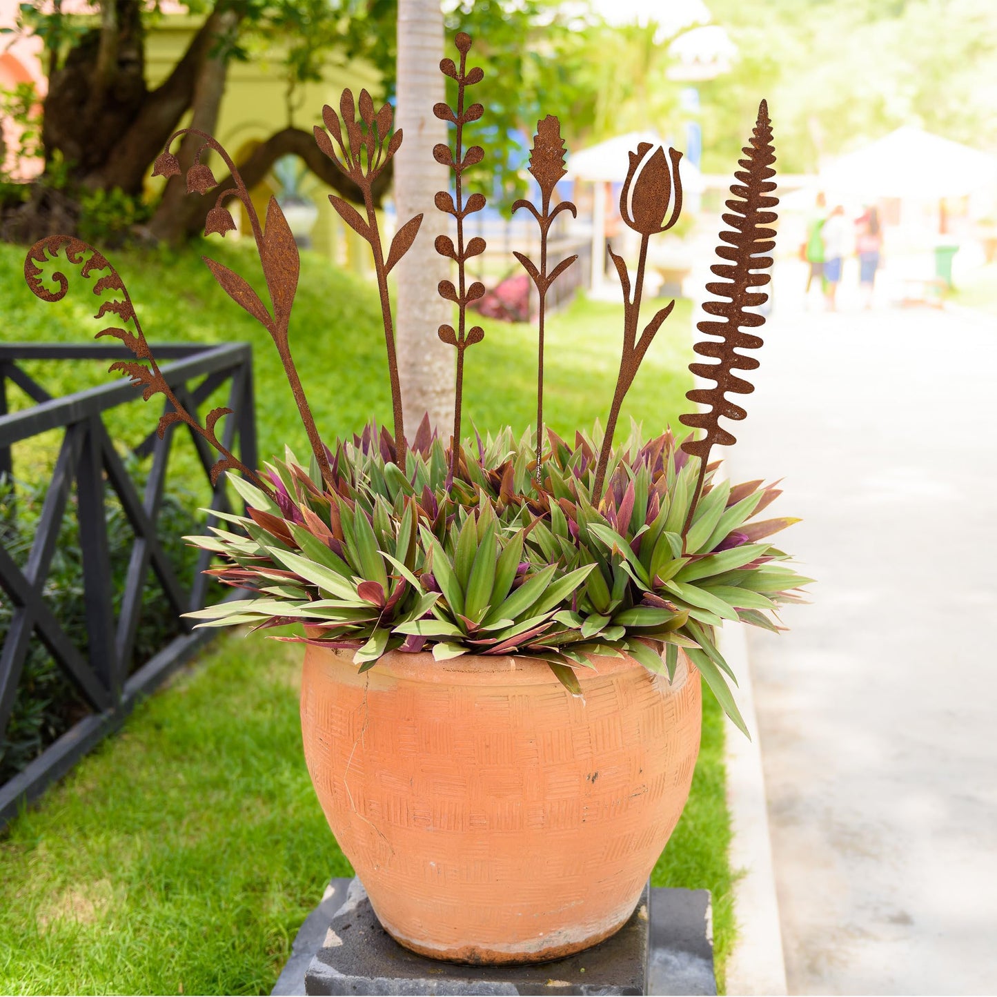 12 Pieces Rustic Metal Flowers and Plants Garden Stakes Rusty Plant Shaped Decoration Fern Leaf Decor for Flower Arrangements Potted Plants Patio Lawn Yard Walkway and Outdoor Courtyard Decoration
