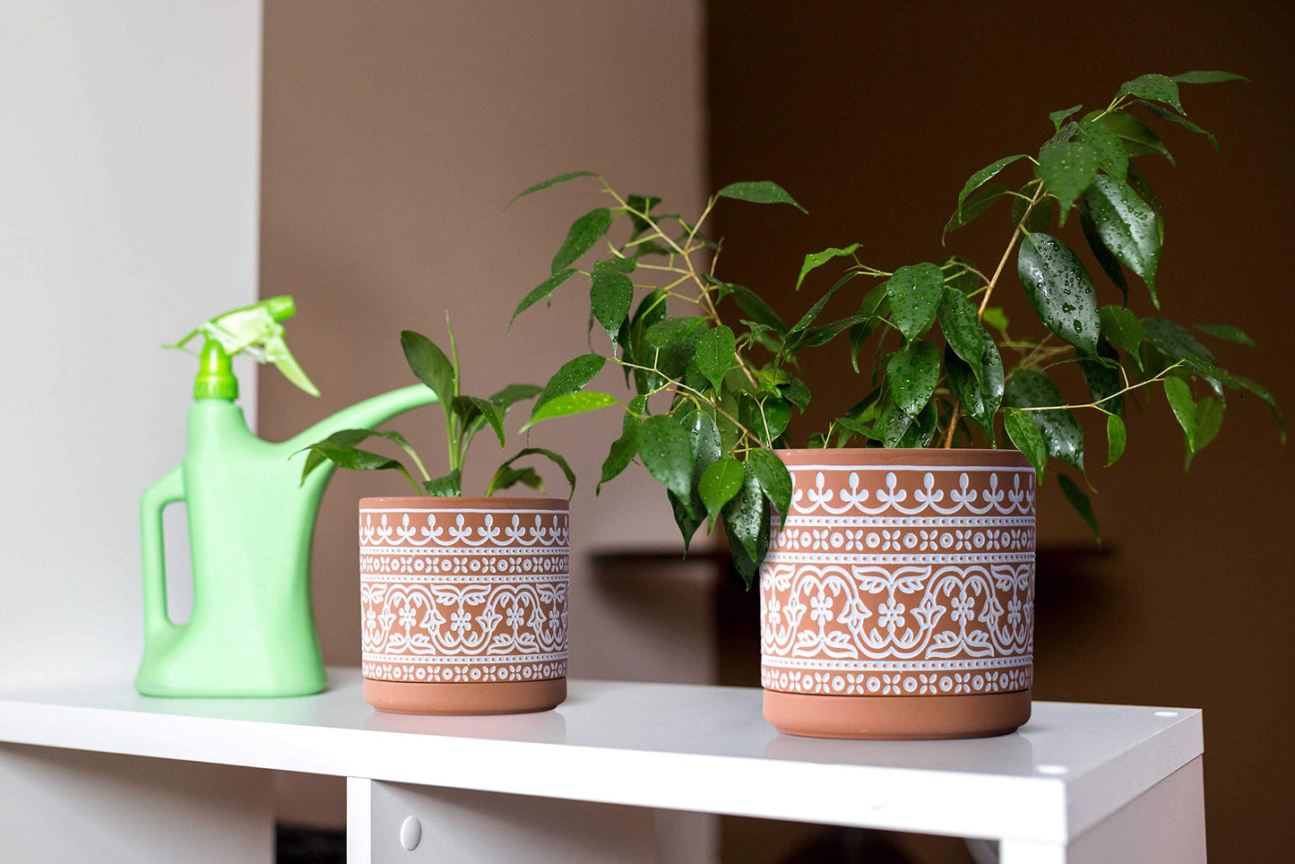 D'vine Dev Set of 2 Terracotta Pots, Wave Pattern Planter Pot, 4 Inch and 6 Inch, Pot with Drainage Hole and Saucer, Terracotta/White, 31-958-F-1