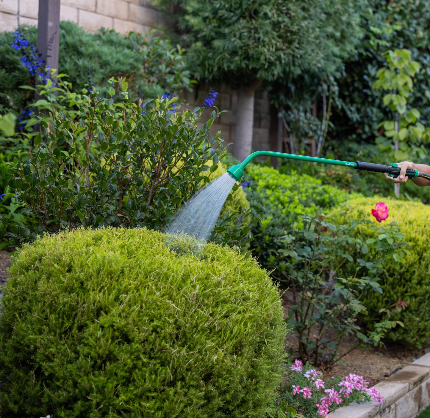 Rain Bird TRNZLWAND36 36" Watering Wand Garden Hose Nozzle, Front Trigger, Carbon Fiber Texture, Shower Spray Pattern