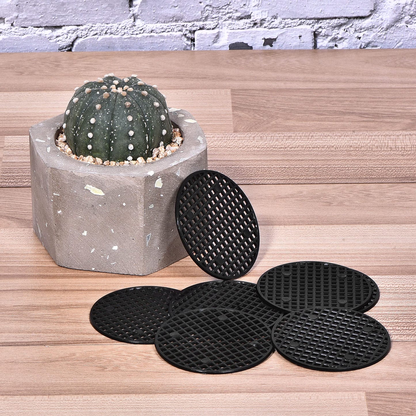 MECCANIXITY Flower Pot Hole Mesh Pad 2.6 Inch Bonsai Plant Bottom Round Plastic Soil Grid Screen Mat, Black Pack of 50