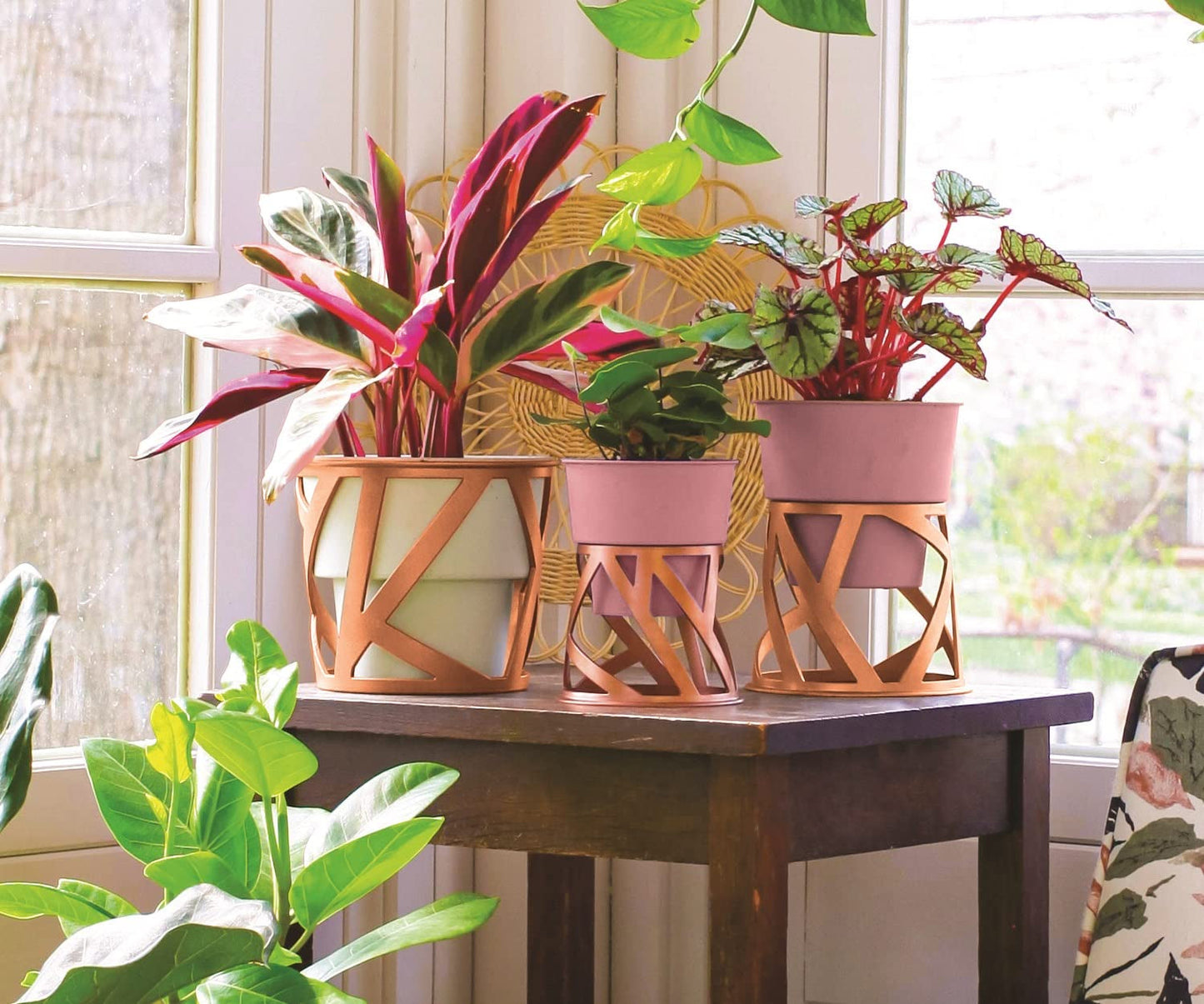 The HC Companies 6 inch Indoor Plant Pot with Stand – Small Curio Planter in Cottage Stone with a Geometric Stand in a Copper Finish