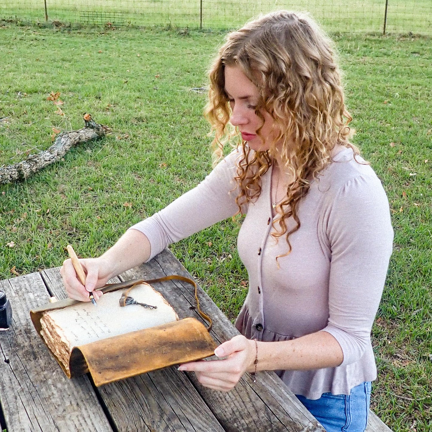 LEATHER VILLAGE Vintage Leather Journal – 200 Handmade Vintage Deckle Edge Paper – Leather bound Journal For Women Men – Vintage Key Closure - Book of Shadows - Cappuccino Brown - 6X4 inches (A6)