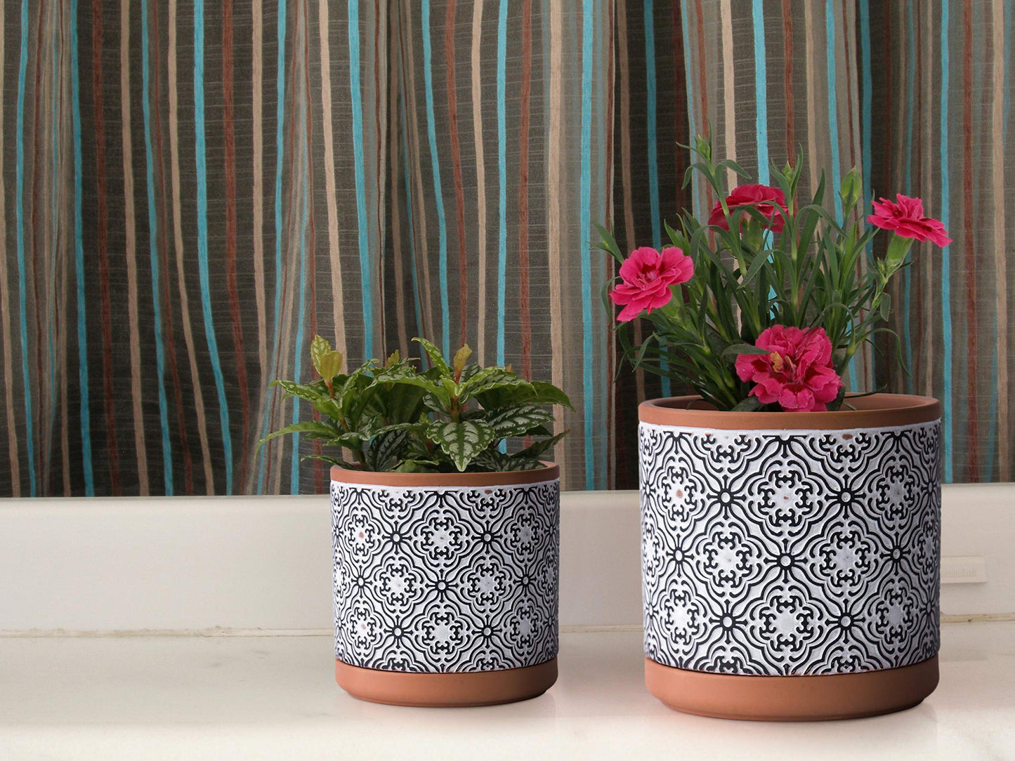 D'vine Dev Set of 2 Terracotta Pots, Vintage Design Planter Pot, 4 Inch and 6 Inch, Pot with Drainage Hole and Saucer, Terracotta/Black, 31-958-E-2