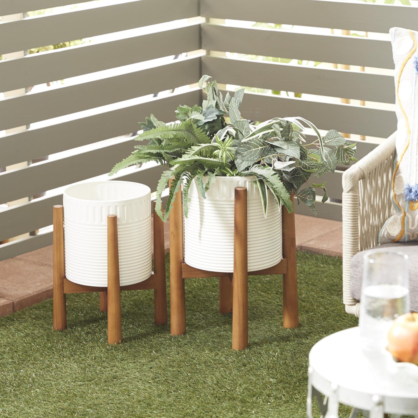 Deco 79 Metal Indoor Outdoor Planter Large Planter Pot with Removable Wood Stand, Set of 2 Planters 17", 15"H, White