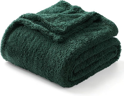 Exclusivo Mezcla Fleece Twin Size Bed Blanket, Ultra Soft, Lightweight and Fuzzy Forest Green Blanket for Women, Home Decor, 60x80 Inches
