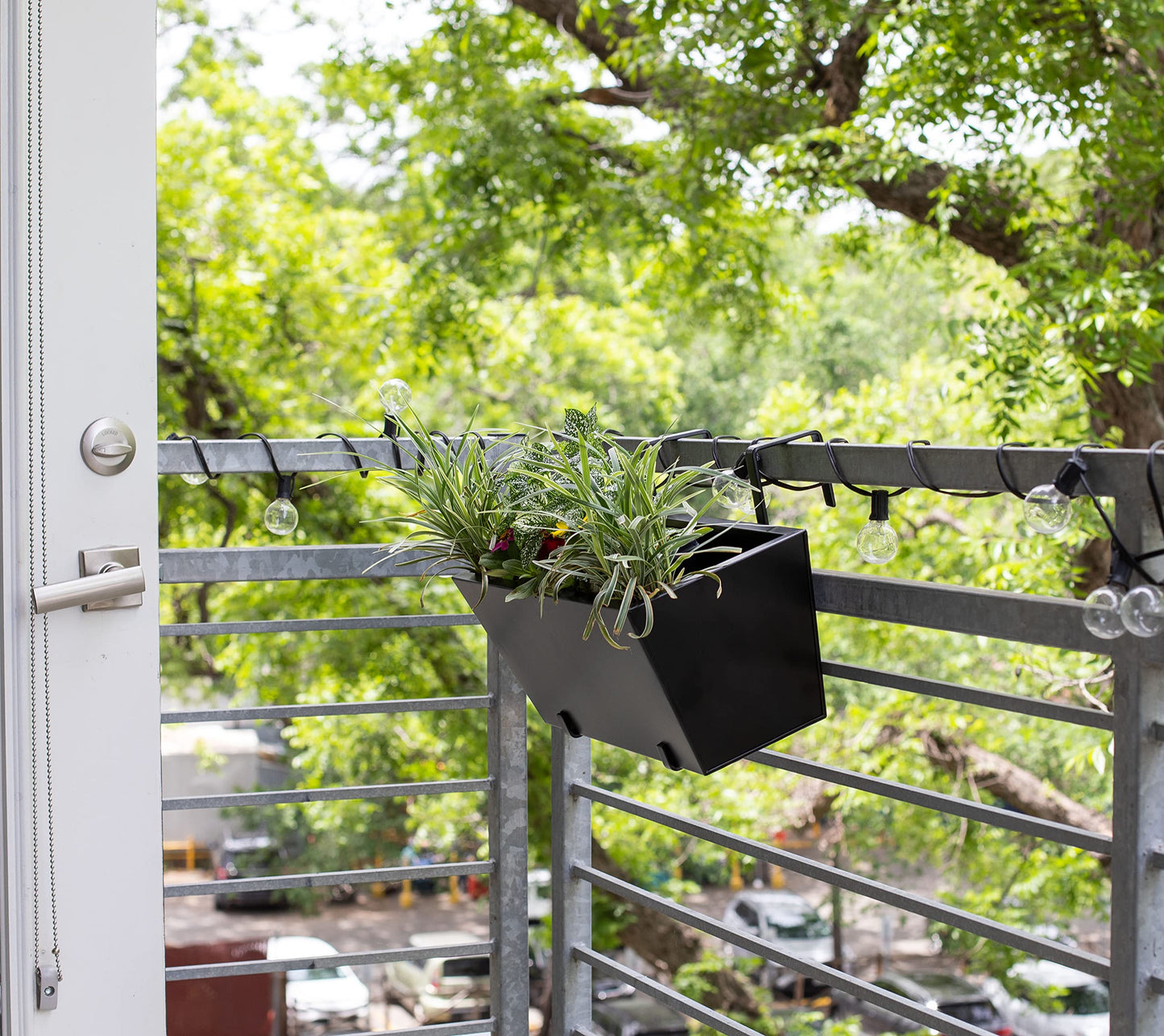 BIRDROCK HOME 1pk Metal Railing Planter - Balcony Flower Box - Deck Rail Boxes - House Apartment Plant Pot - Black